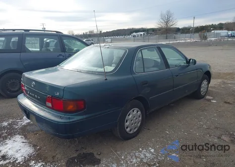 1996 Toyota Camry Dx/Le/Xle z USA, uszkodzony, nr VIN 4T1BG12K2TU693168